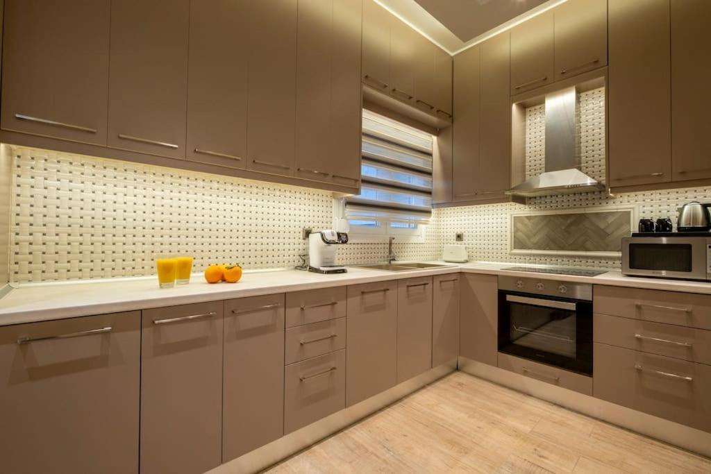 Maison De Luxx A10, Cozy Apartment With Garden In Larissa Zewnętrze zdjęcie
